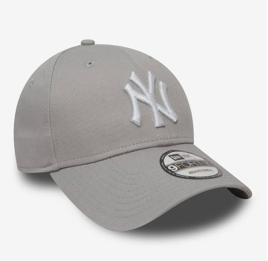 Cappellino 9FORTY Regolabile New York Yankees Essential Grigio