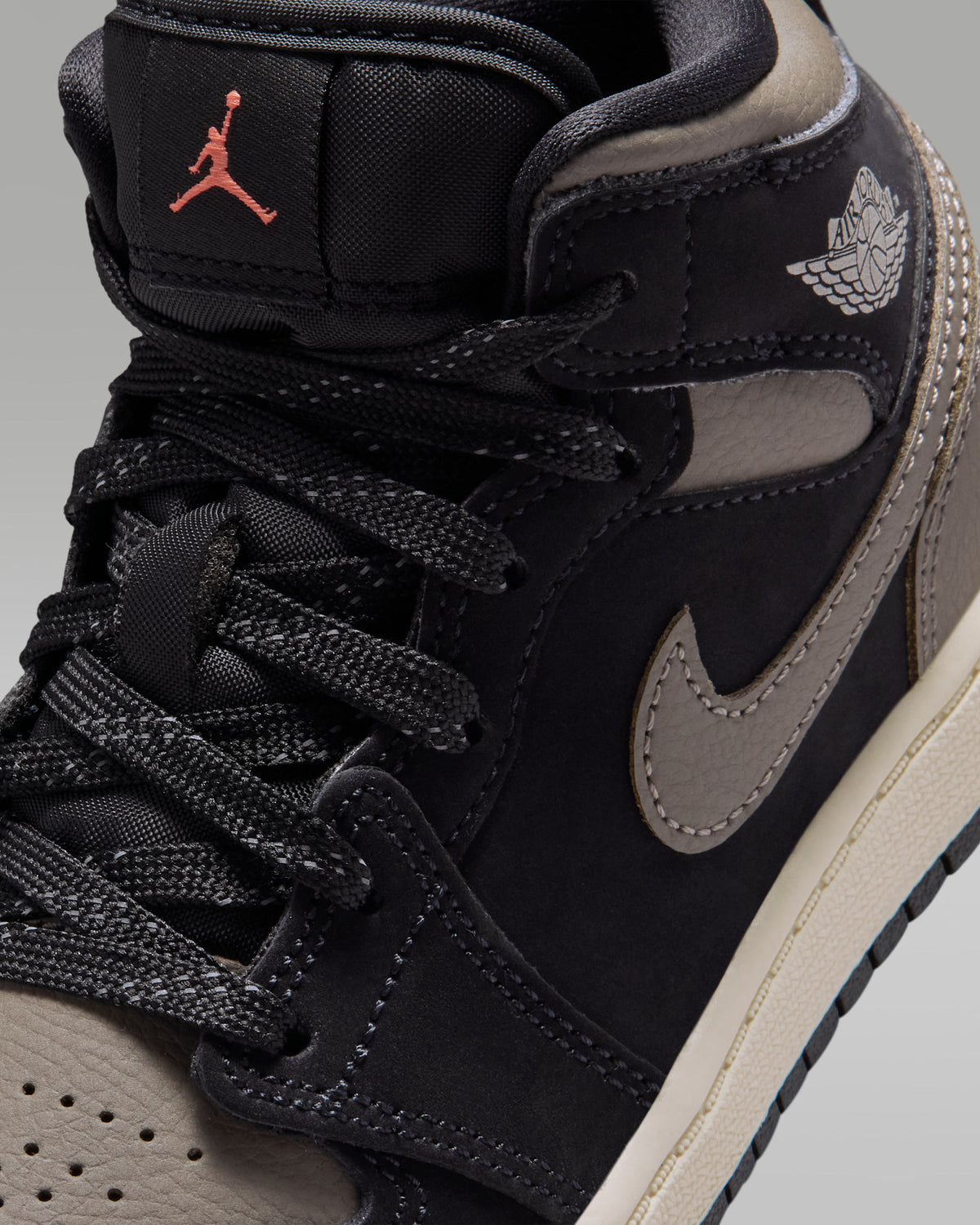 Nike Jordan 1 Mid